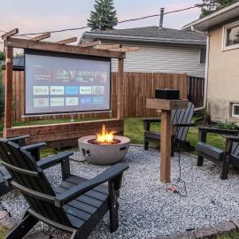 5BR Bungalow ACArcadeFoosballWalk to WEM, hotel en Edmonton