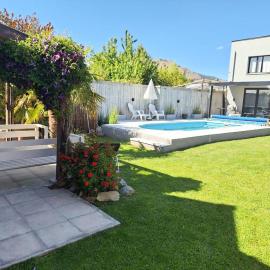 El Olivo, Spacious and bright apartment, hotel sa Esquel
