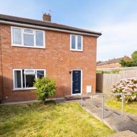 3BR Family Home with Garden & Parking