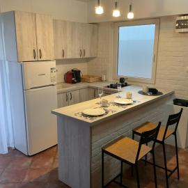 Red Brick Airport Apartment