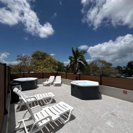 Aura House Isla Verde, hotel in San Juan