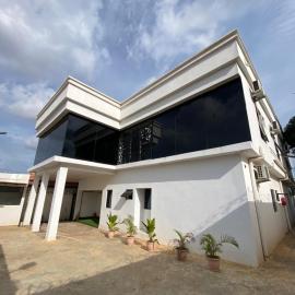 CZ Apartments, hótel í Bardon Yana