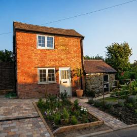 Cosy Cottage with Outdoor Bath in Northants