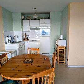 Bright Apartment with superb views of the port, hotel in Jard-sur-Mer
