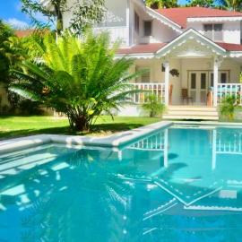 Tropical Villa 4Bedroom 3Baths and Pool Near Beach