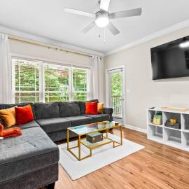 Cozy Oasis, Mins from ATL, Free Parking and Pool, hotel in Atlanta