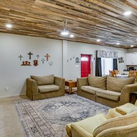 9 Mi to Dtwn: Barndominium in Lubbock – hotel w mieście Lubbock