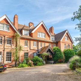 Experience Idyllic forest living in prestigious manor house in the New Forest - Minimum 30 days