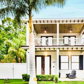 Beach Downtown-Family & Pet Friendly-Balcony & Garage-10 Acre Park with Pickleball, Tennis & Basketball-Lido Beach-Opera-Symphony-St Armands Circle