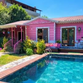 Maşukiye pink house bungalow, khách sạn ở Kartepe