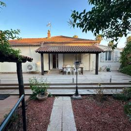 Charmante villa, hotel in Hyères