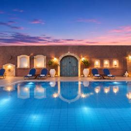 Golden Bay Apartments-Garden Haven