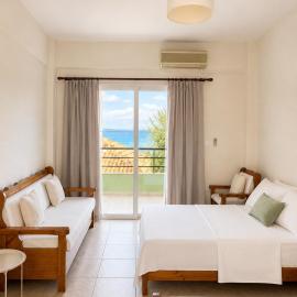 Atenizo Coastline Living, hotel a Aigio