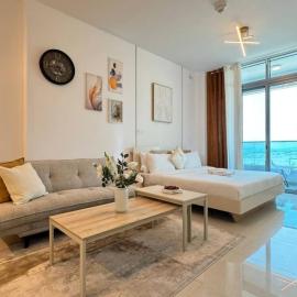 Julphar Studio -Luxe Urban Retreat