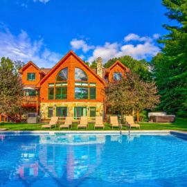 Most Luxury 7000 Sq ft Log Estate with Swimming Pool, Hot Tub, Sauna, Game house, hotel in Wilmington