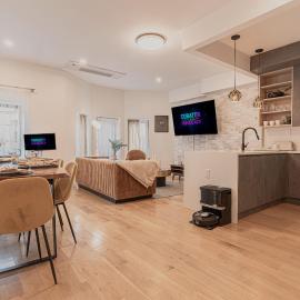 Spacious and Stylish 2Bd with Washer near Train