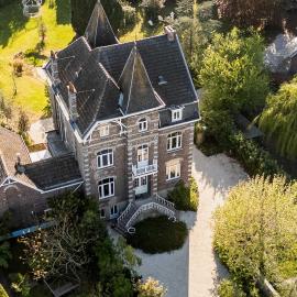 Historisch herenhuis voor 12 personen met volledig ommuurde tuin