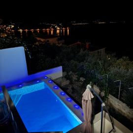 Apartments Villa Suzana Including Private Pool, hotel en Selca