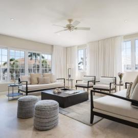 One Grace Bay Townhomes 3 BR - K201, hotel di The Bight Settlements