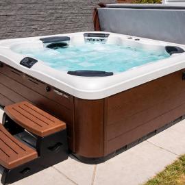 Family Getaway | Hot Tub + Trampoline + Fire Pit + Foosball