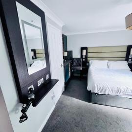 PREMIER COUNTRYSIDE STAYS 3 Guest Rooms SLEEPS 8, hotel in Bedford