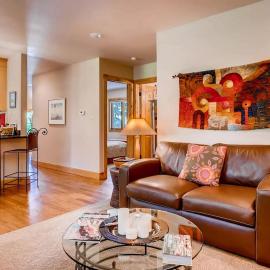 Large Family Ski Vacation Home minute from Vail&BC