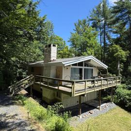 Cabin on the hill Ascutney, hotell sihtkohas Jenneville