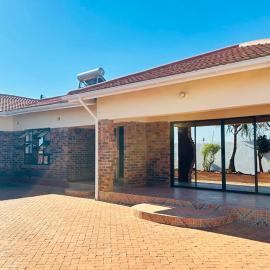 The Golden Palace – hotel w mieście Bulawayo