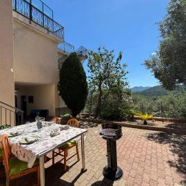 Il Fienile, Garden and Peacefull View, hotelli Arnascossa