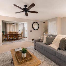 Spacious Family Home in Omaha, hotelli kohteessa Omaha
