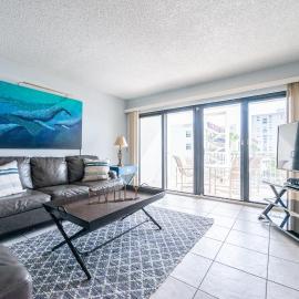 Sandcastles - Cocoa Beach Oceanfront Condos with Heated Pool Tennis, hotelli kohteessa Cocoa Beach
