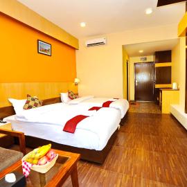 Hotel Queens Park, khách sạn ở Pokhara