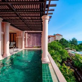Centara Grand Beach Resort Phuket โรงแรมในหาดกะรน