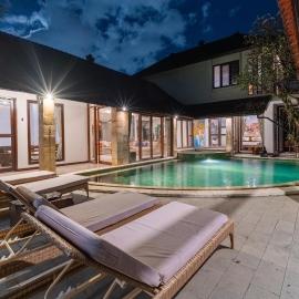 Aveli Villa 5 Bedroom with Pool at Seminyak 5 Mnt To beach by Car