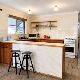3BR Cottage Home w/ Ample Parking - Holiday Home, hotelli kohteessa Slacks Creek
