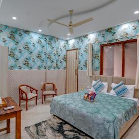 Restin Hotel Near Sector 63 & Sector 62，諾伊達的飯店