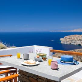 Petala House, hotel din Cherronisos