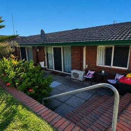 Peaceful Parkside Oasis Walk to Beach & CBD