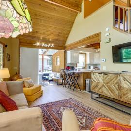 6 Mi to Eureka Springs! Home By Table Rock Lake: Holiday Island şehrinde bir otel