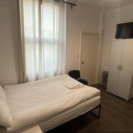 Spacious Studio on Wood Lane, hotel u Londonu