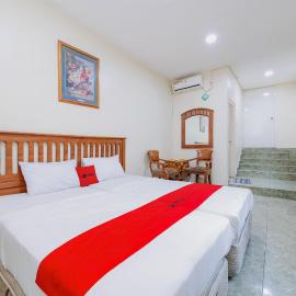 RedDoorz near Istana Bogor 2, hotel u gradu Kamparganya