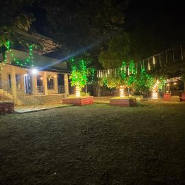 Whispering Woods Organic Farm Stay، فندق في Pālghar