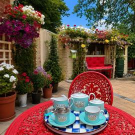 Two-Bed Home Near Central Line, Garden & Parking