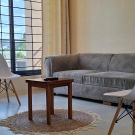 2BR family apartment with balcony, wifi near beach apt 7, hotel Dár al-Szalámban