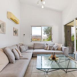 Coral Bay Avenue Villa by Vichy Holidays