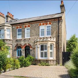 Central Cambridge with Free Parking and Pets welcome