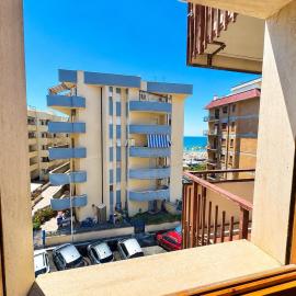 STELLA MARIS Seaview Apartment - Spacious and bright flat, steps from the Sea and beautiful beaches, close to the Town Centre, Shops, Local services and the Bus Station, and a 10 Minute walk from the Train Station
