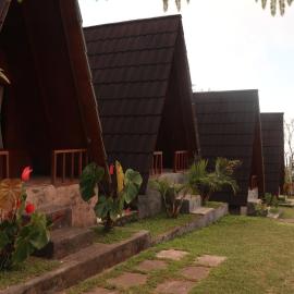 Warung Dharly & Puncak Giri Nature Glamping, hotel di Gitgit