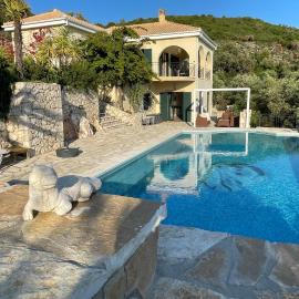 villa amouso, hotel u gradu Évyiros