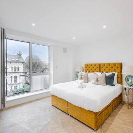 Stunning 2Bd 2Bth in Chiswick with AC and Private Balcony